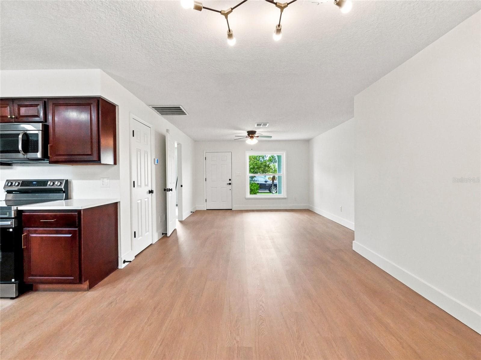 Single Family Residence at 135 IGUALA DR, KISSIMMEE, photo 5 of 35