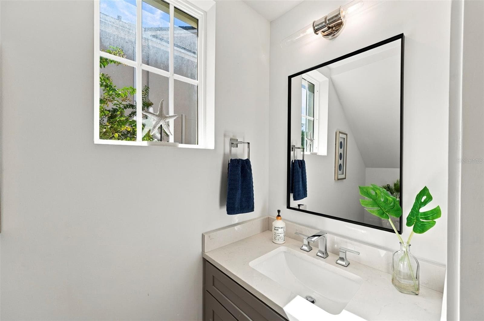 Townhouse at 460 GILMAN PL N, ST PETERSBURG, photo 5 of 67