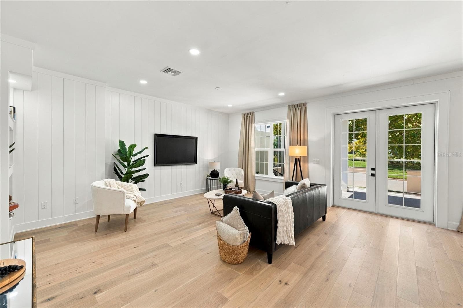 Townhouse at 460 GILMAN PL N, ST PETERSBURG, photo 6 of 67