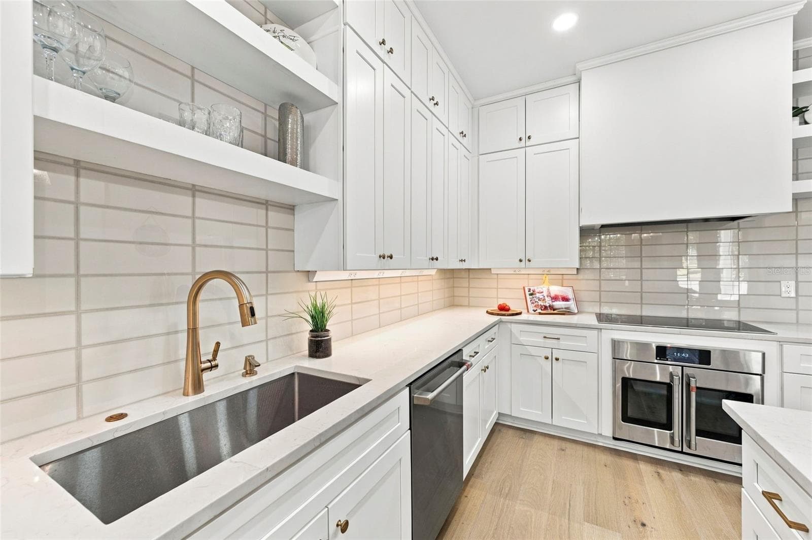 Townhouse at 460 GILMAN PL N, ST PETERSBURG, photo 18 of 67