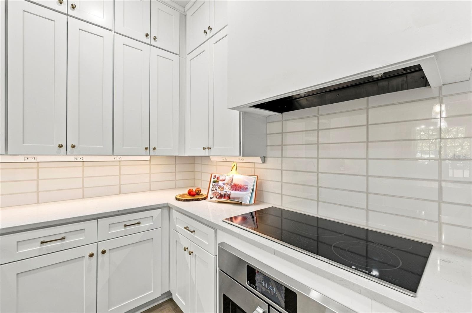 Townhouse at 460 GILMAN PL N, ST PETERSBURG, photo 19 of 67