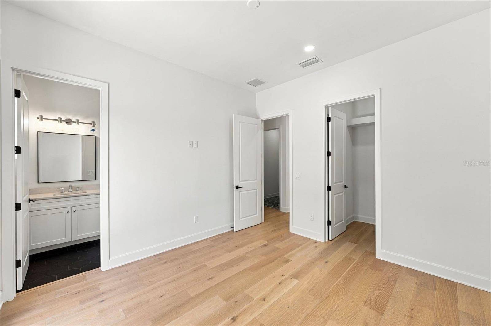 Townhouse at 460 GILMAN PL N, ST PETERSBURG, photo 33 of 67
