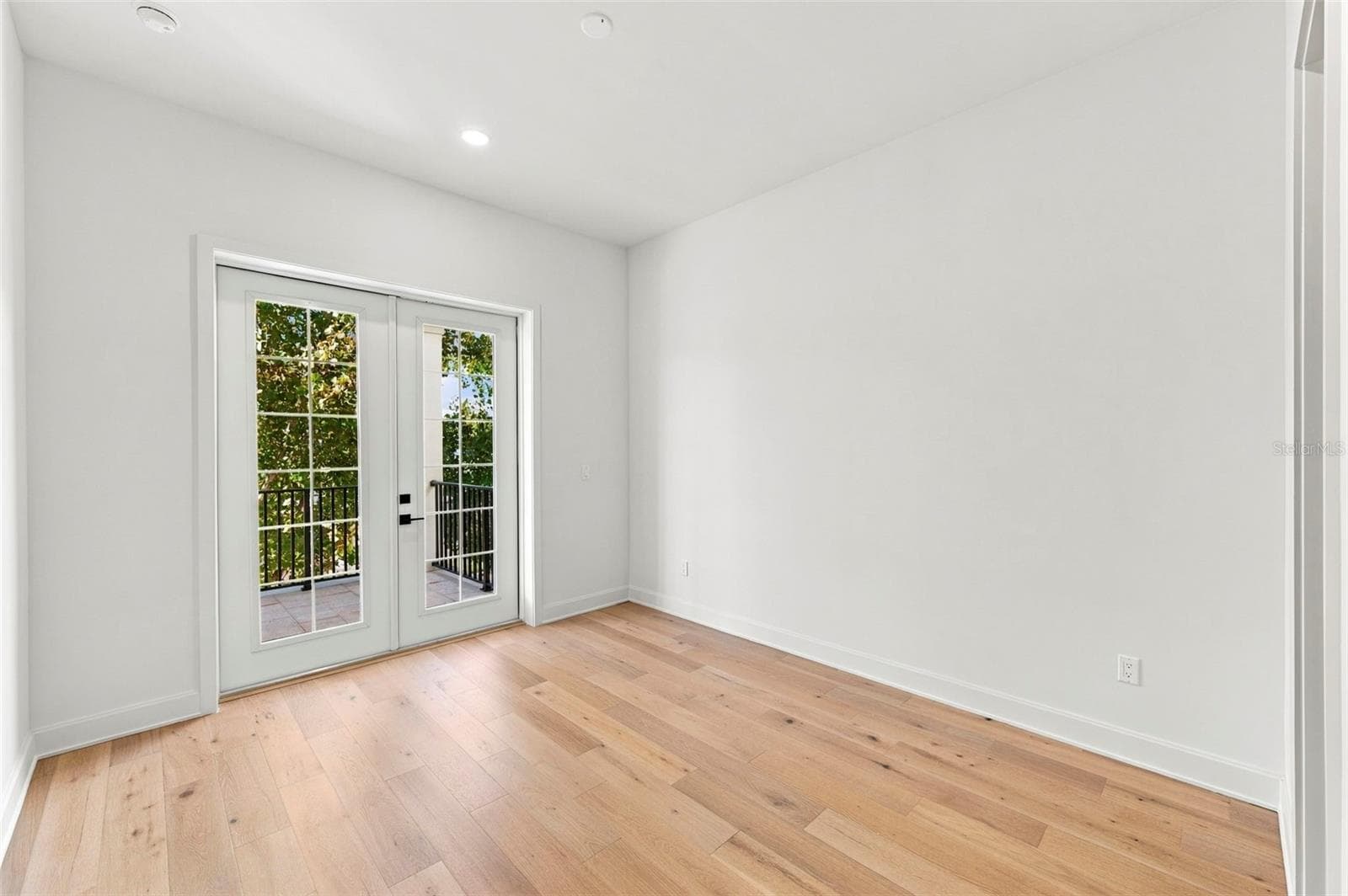 Townhouse at 460 GILMAN PL N, ST PETERSBURG, photo 37 of 67