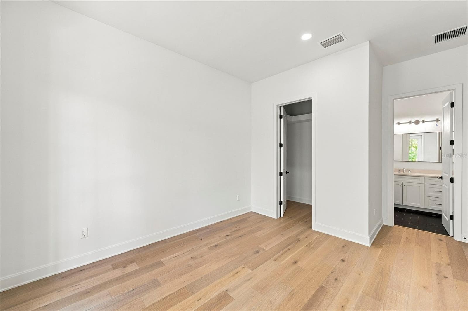 Townhouse at 460 GILMAN PL N, ST PETERSBURG, photo 38 of 67
