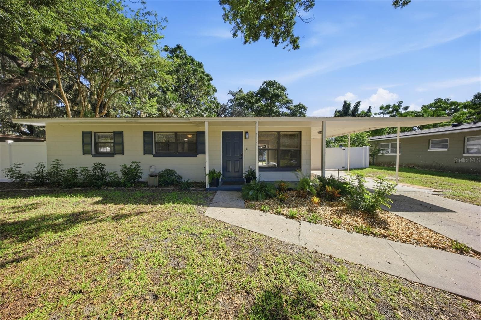 111 E LAUREN CT