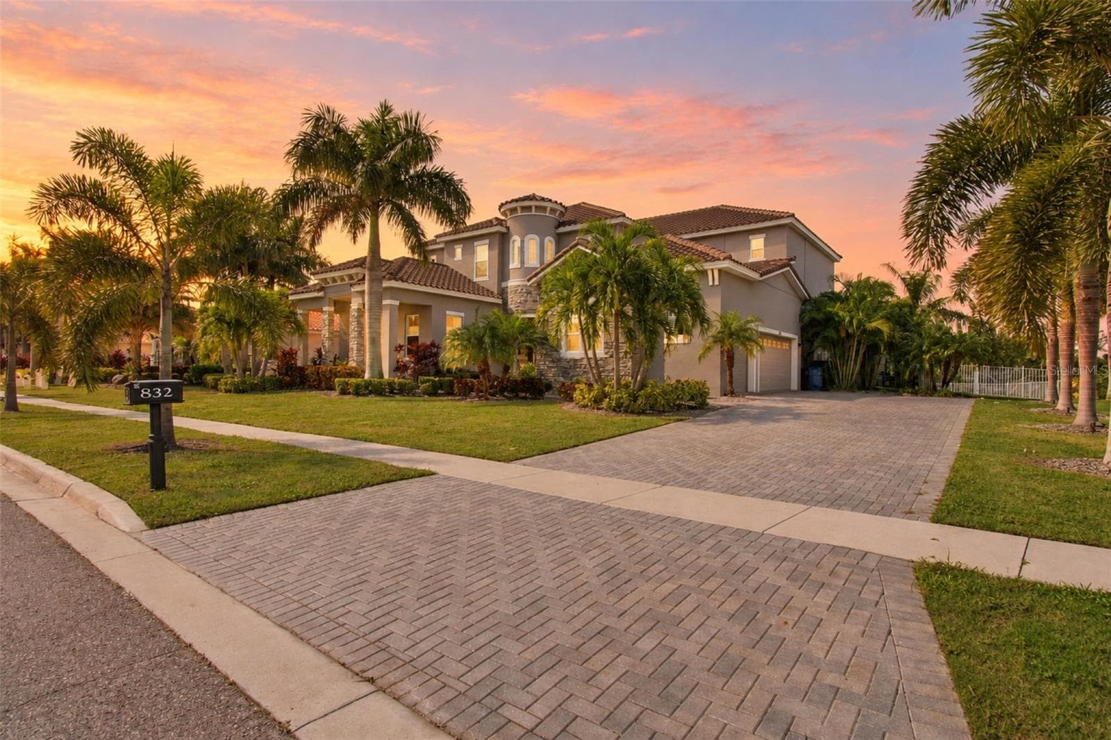Single Family Residence at 832 MANNS HARBOR DR, APOLLO BEACH, photo 2 of 100