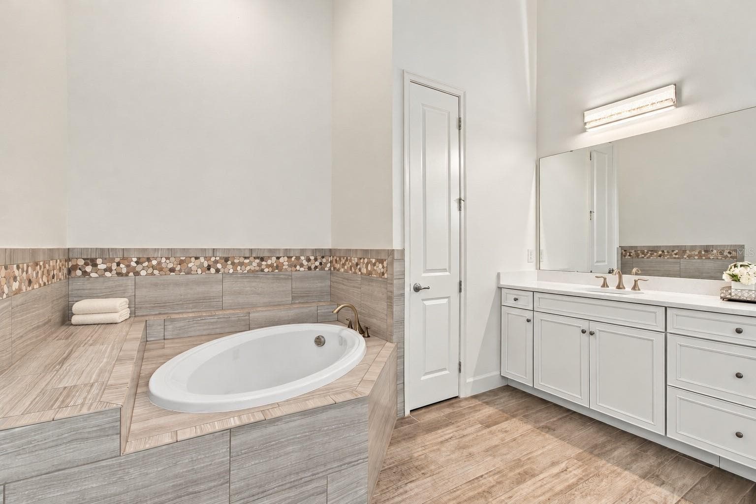 Single Family Residence at 832 MANNS HARBOR DR, APOLLO BEACH, photo 28 of 100