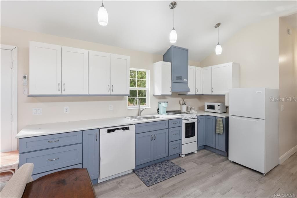 Kitchen Workspace – Functional kitchen - 6230 W GLEN ROBBIN CT, CRYSTAL RIVER