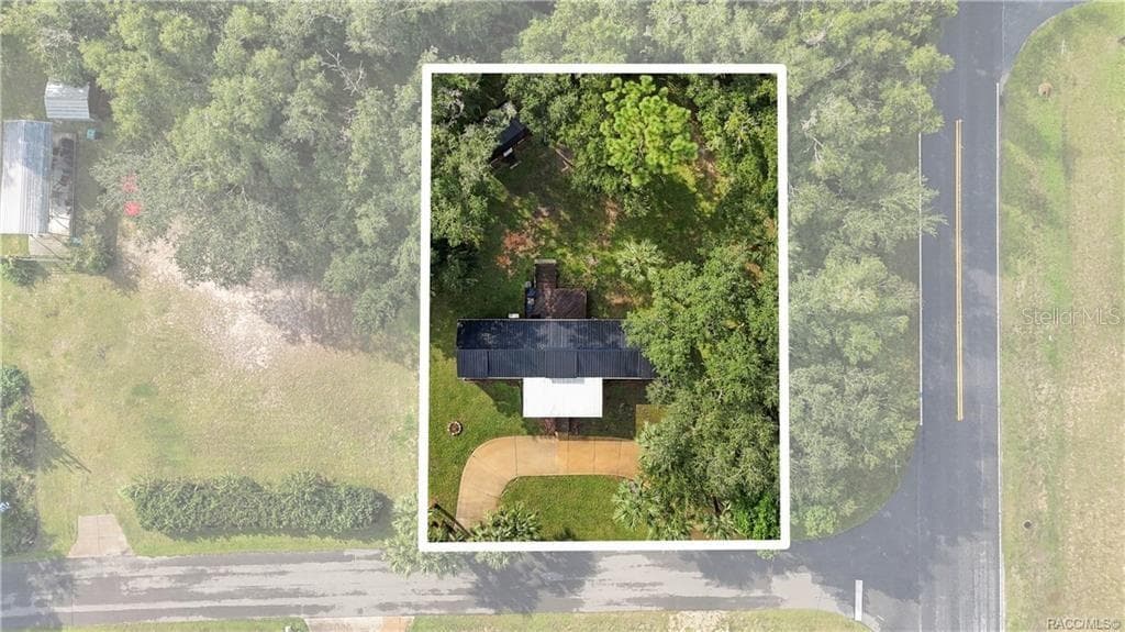 Aerial Property View – Overhead perspective showcasing the home on its .29-ACRE CORNER LOT, surrounded by mature trees, greenery & a circular driveway. - 6230 W GLEN ROBBIN CT, CRYSTAL RIVER