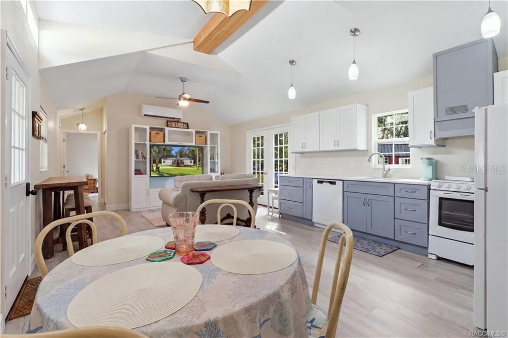 Open Living & Kitchen Area – Light-filled OPEN FLOOR PLAN featuring VAULTED CEILINGS, attractive flooring, pendant lighting & a beautifully coordinated kitchen. - 6230 W GLEN ROBBIN CT, CRYSTAL RIVER
