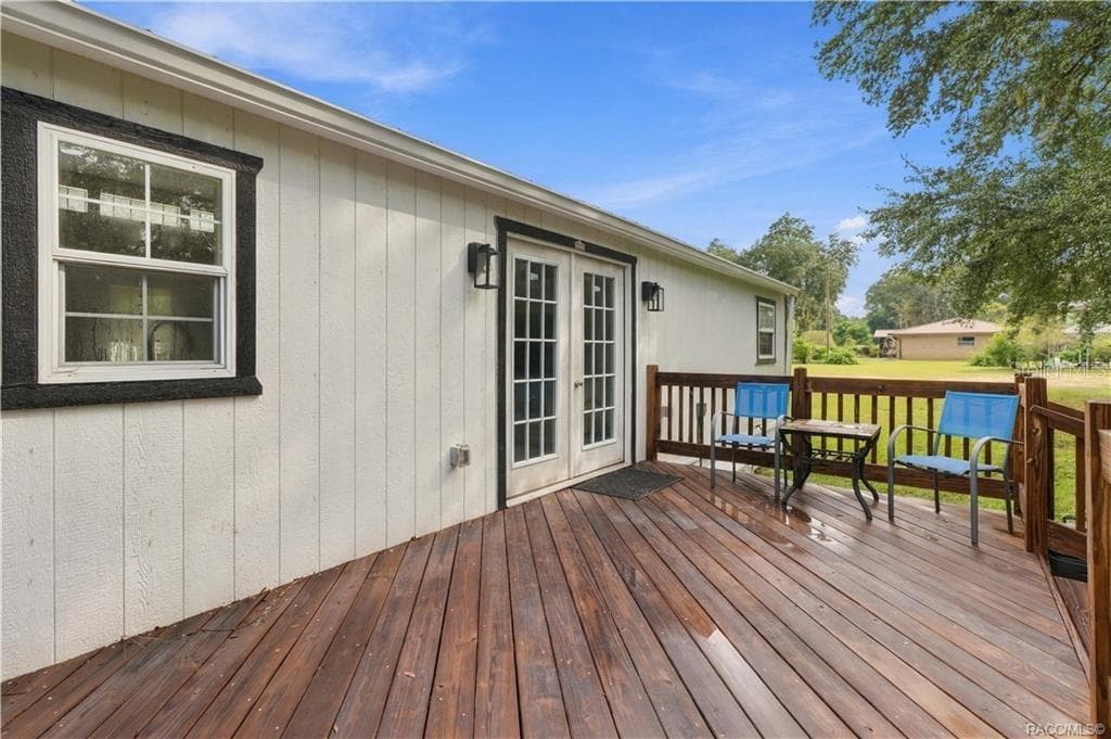 Outdoor Living – Another view of the rear deck showcasing its open layout, wooden railings & easy access to the backyard. A great setting for enjoying Florida's beautiful weather! - 6230 W GLEN ROBBIN CT, CRYSTAL RIVER