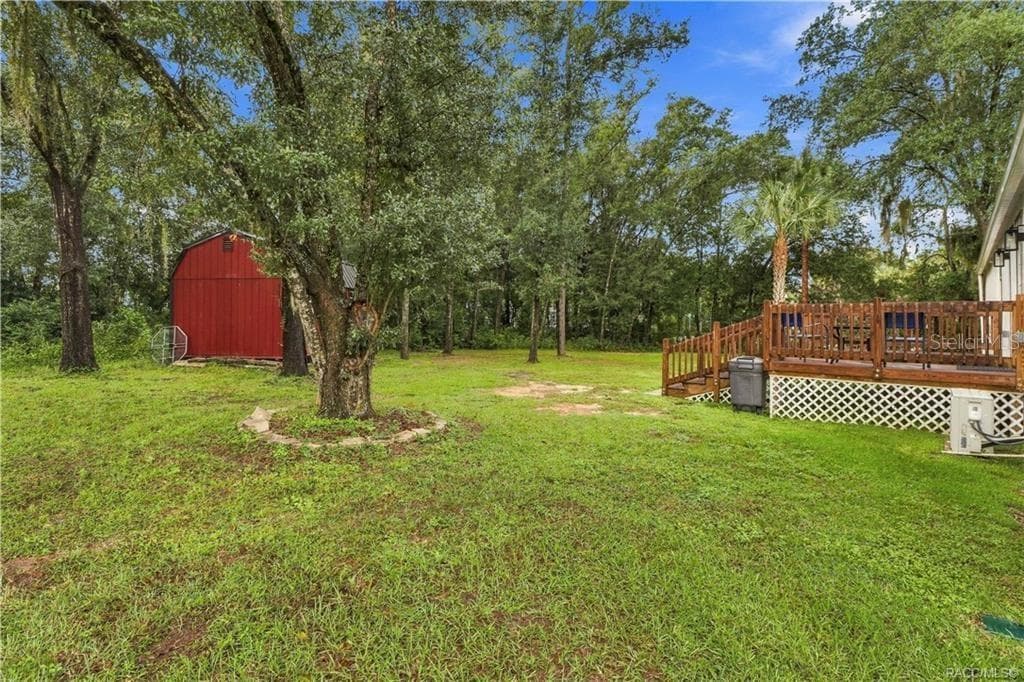 Spacious Backyard – Enjoy the natural setting w/mature shade trees, green lawn, wooden rear deck & detached storage building. Plenty of outdoor space to enjoy! - 6230 W GLEN ROBBIN CT, CRYSTAL RIVER