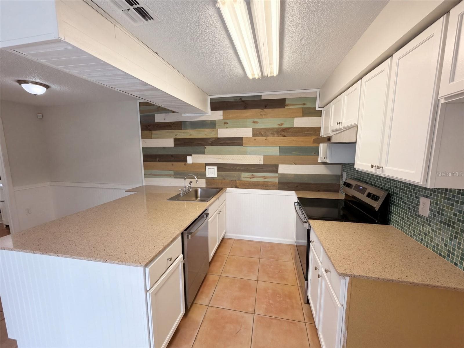 Townhouse at 3293 SAND CT, MELBOURNE BEACH, photo 8 of 19