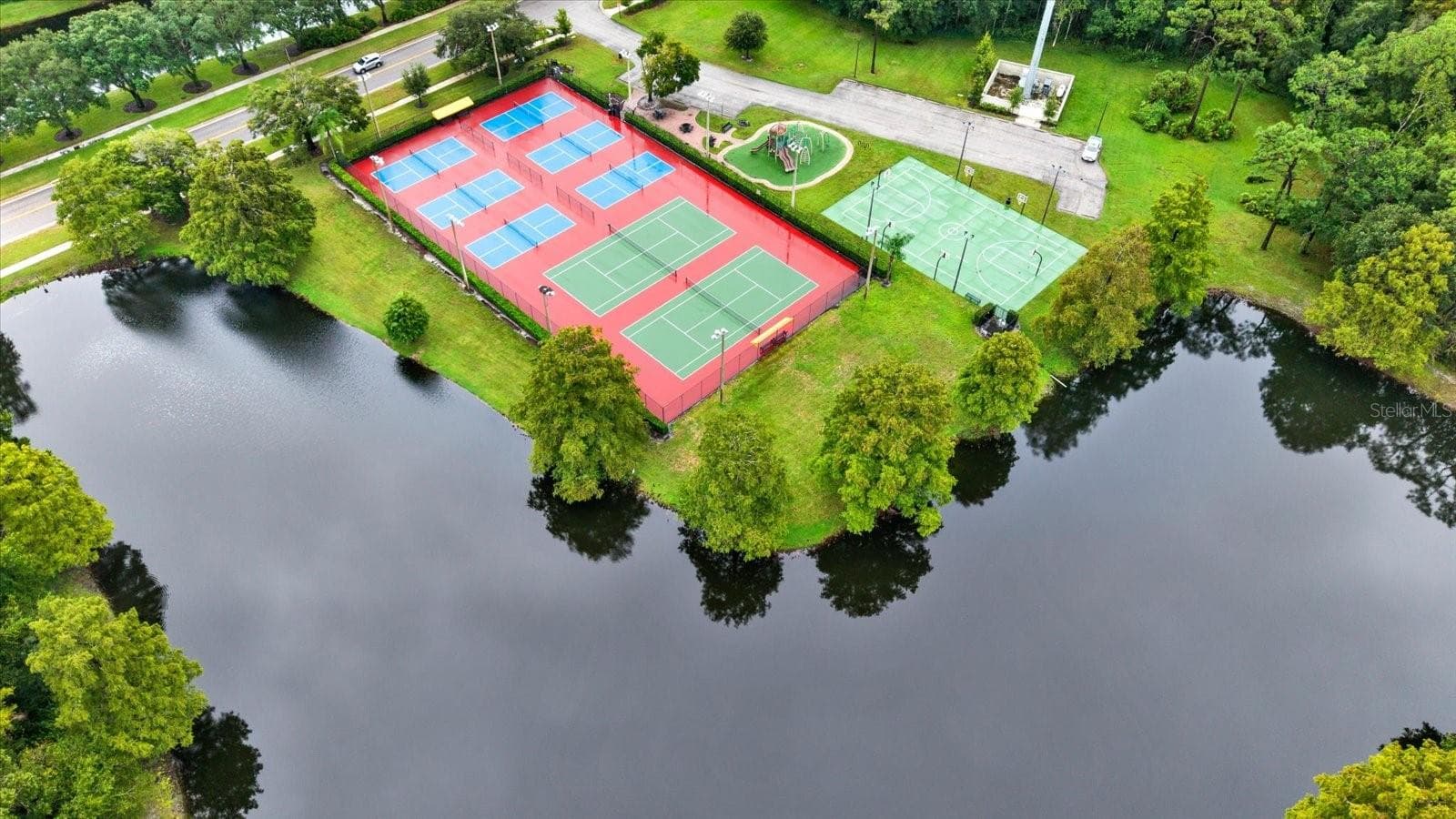 Villa at 3433 HILLMOOR DR, PALM HARBOR, photo 28 of 34