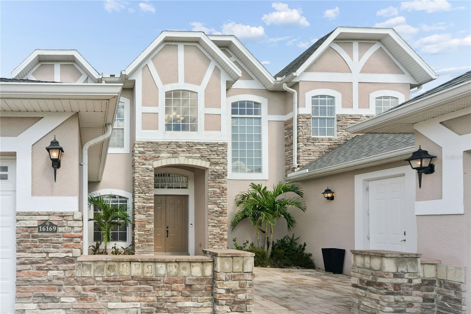 Start with this grand entrance and it's beautiful courtyard. - 16169 BRISTOL LAKE CIR, ORLANDO