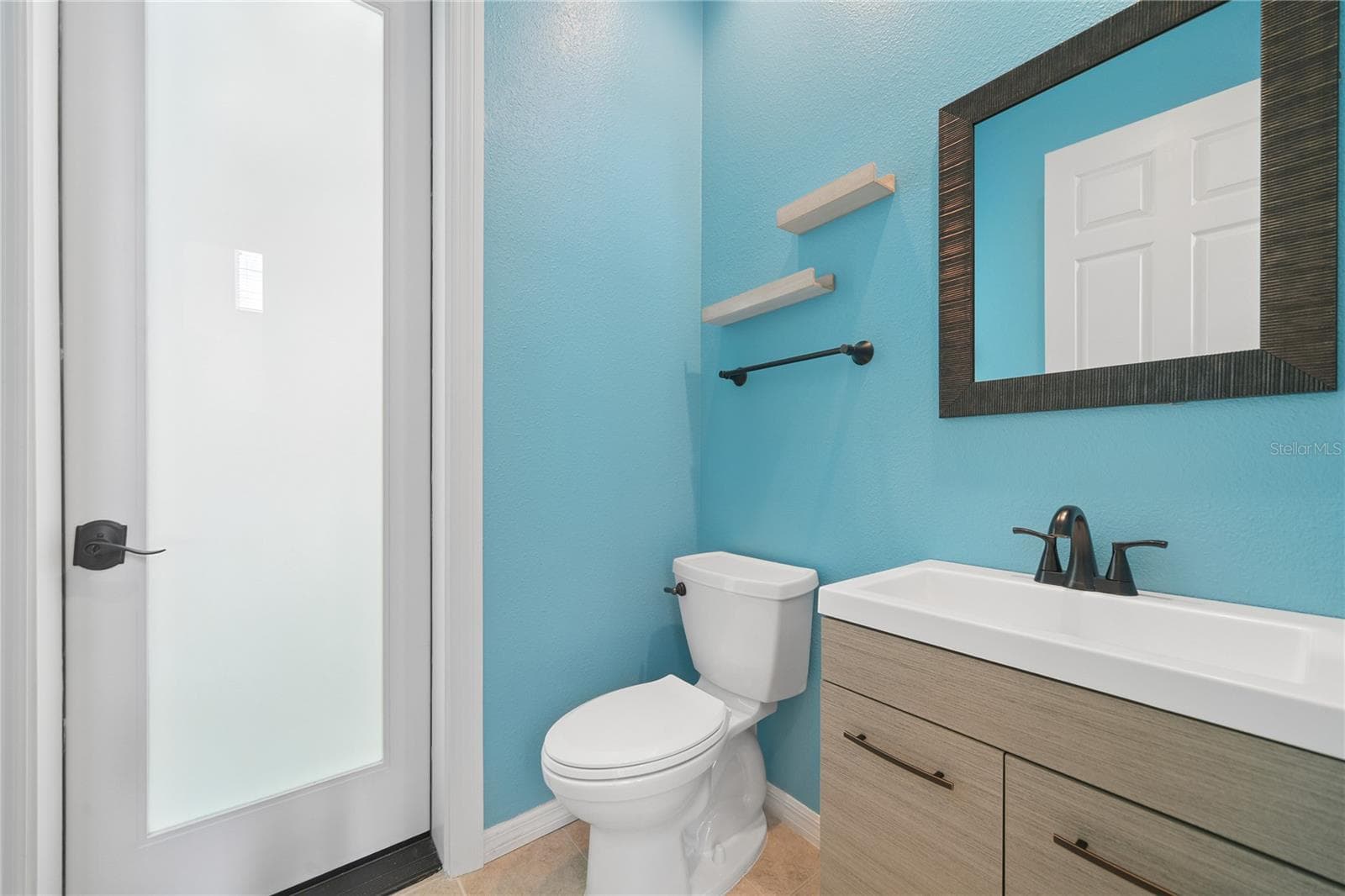 In this area is a convenient 1/2 bath that will also take you out to the pool area. - 16169 BRISTOL LAKE CIR, ORLANDO