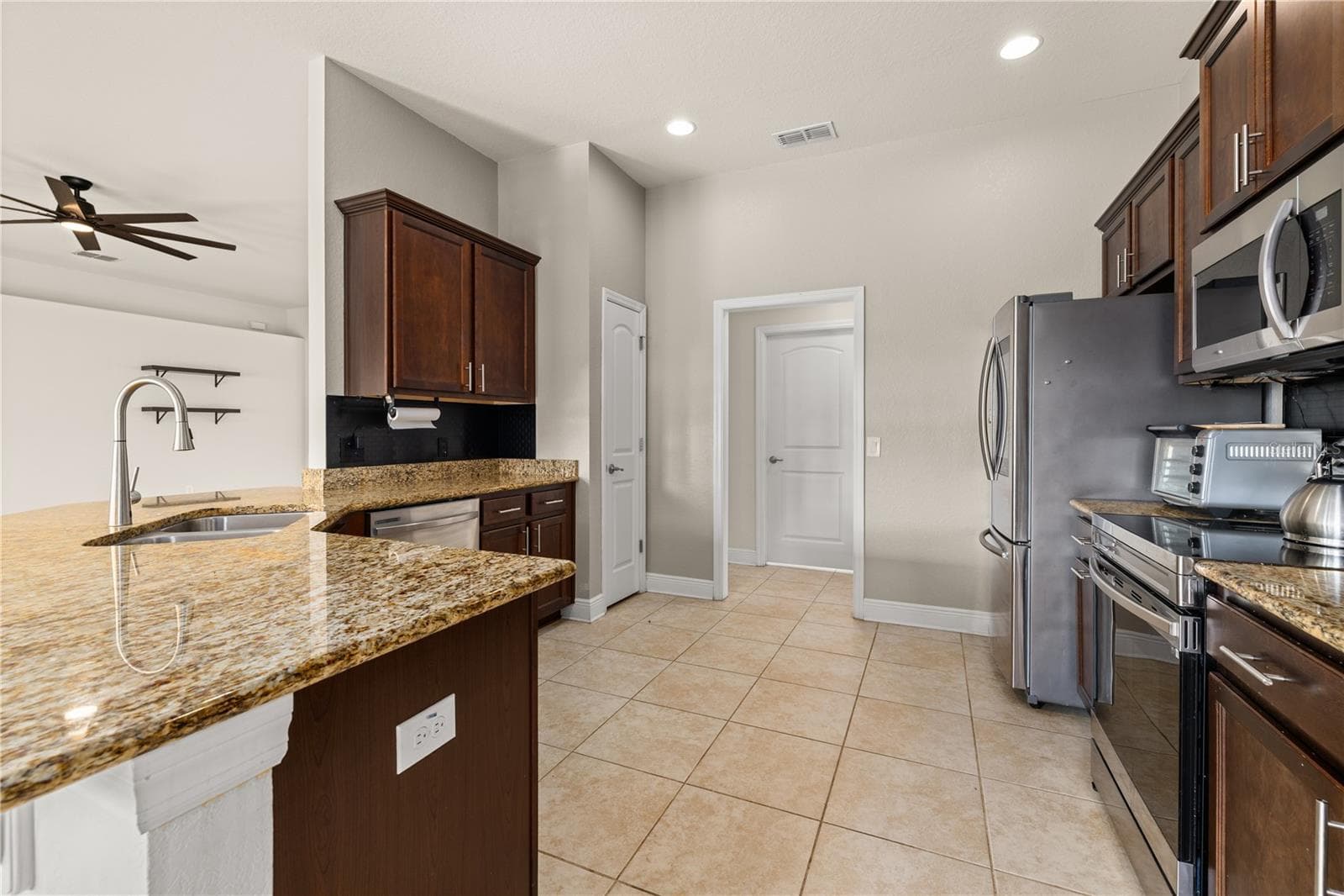 Single Family Residence at 702 COUNTRY WALK CV, EAGLE LAKE, photo 11 of 50
