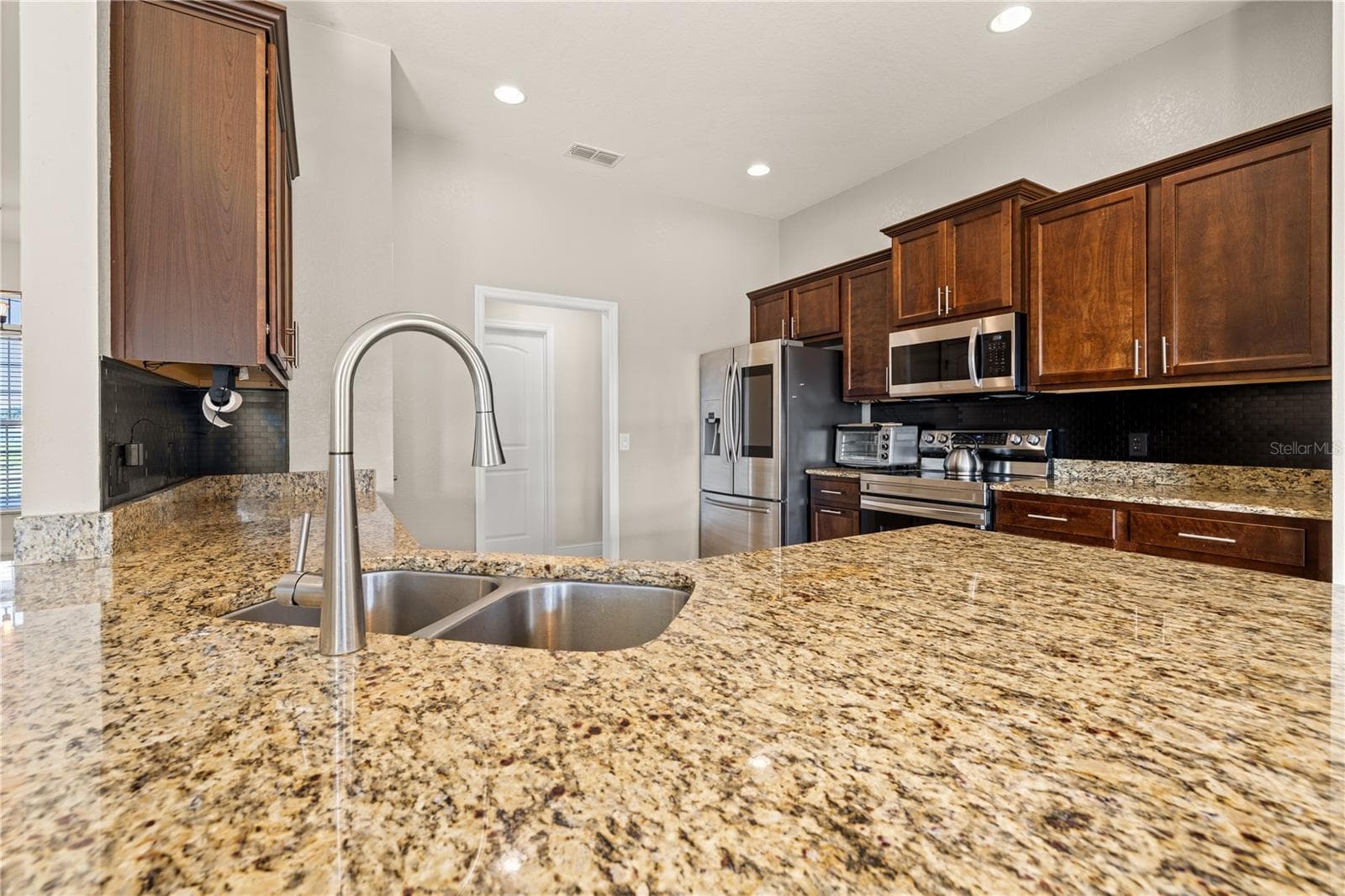 Single Family Residence at 702 COUNTRY WALK CV, EAGLE LAKE, photo 14 of 50