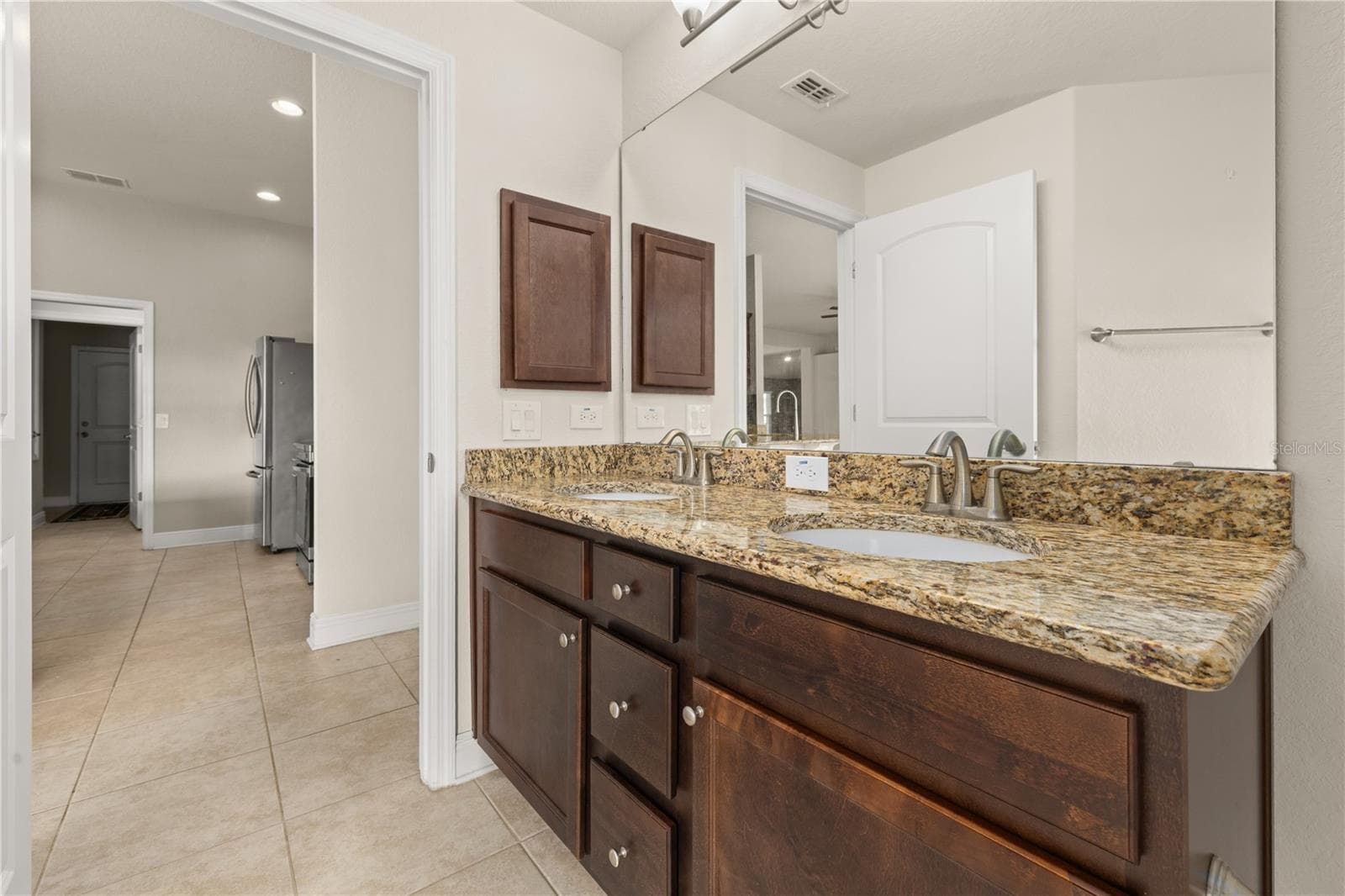 Single Family Residence at 702 COUNTRY WALK CV, EAGLE LAKE, photo 29 of 50