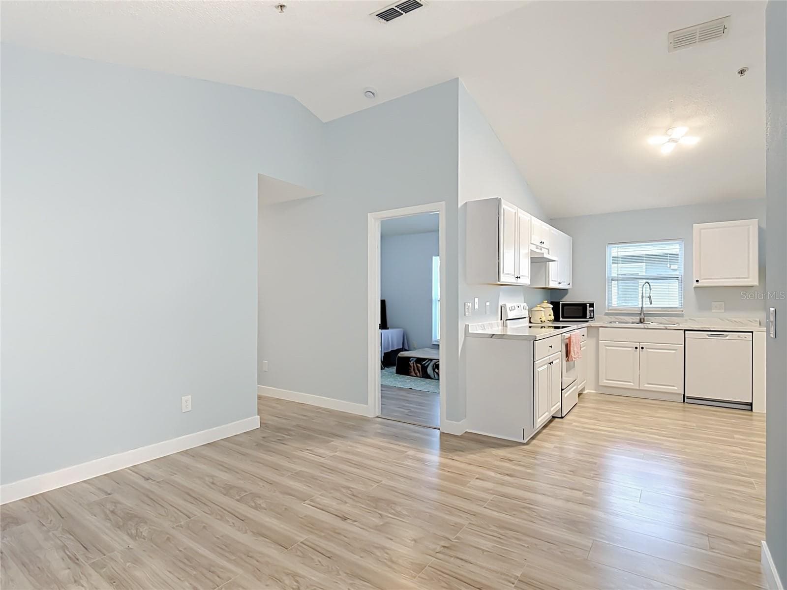 Single Family Residence at 9684 HOLLYHILL DR, ORLANDO, photo 14 of 43