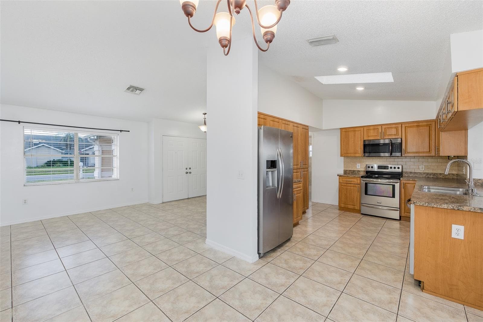 Kitchen and living room - 8231 MATTHEW DR, NEW PORT RICHEY