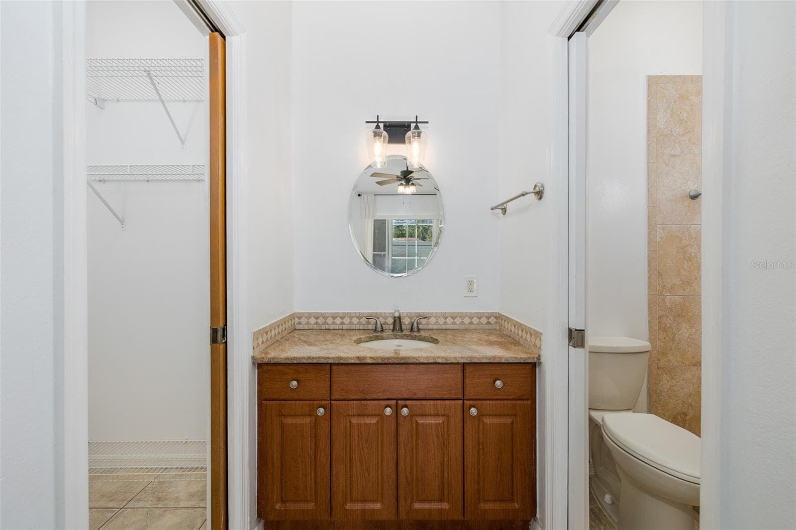 Primary suite en-suite bath - 8231 MATTHEW DR, NEW PORT RICHEY