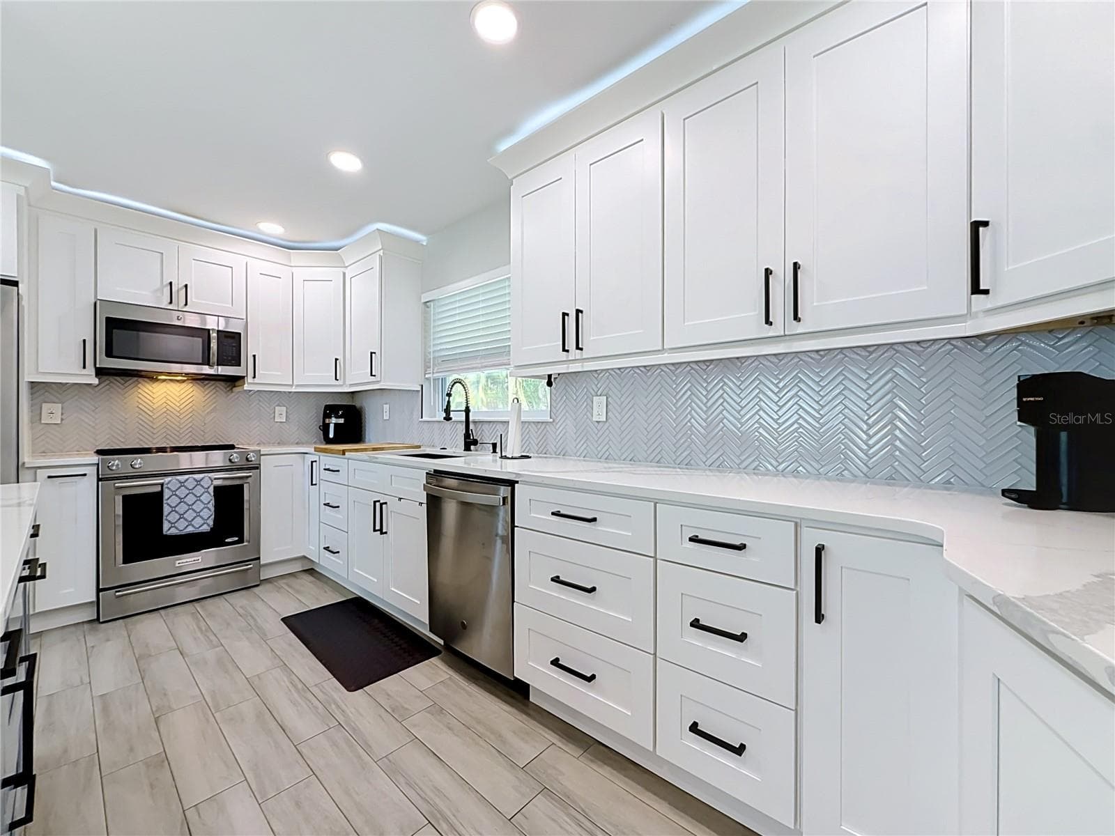Stainless steel appliances - 1509 BARBARA AVE, CLEARWATER