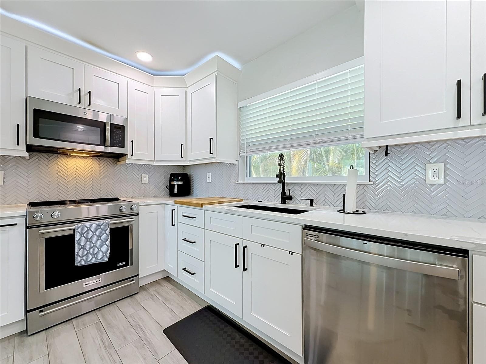 Single Family Residence at 1509 BARBARA AVE, CLEARWATER, photo 6 of 30
