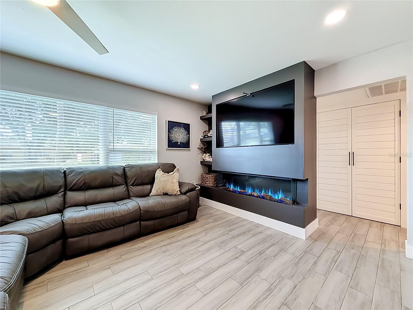 Spacious family room - 1509 BARBARA AVE, CLEARWATER