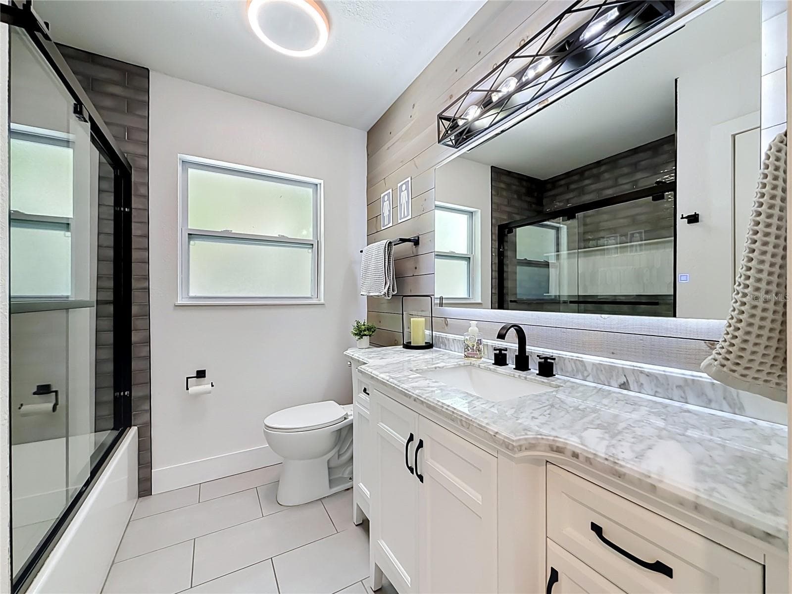 Second bathroom - 1509 BARBARA AVE, CLEARWATER