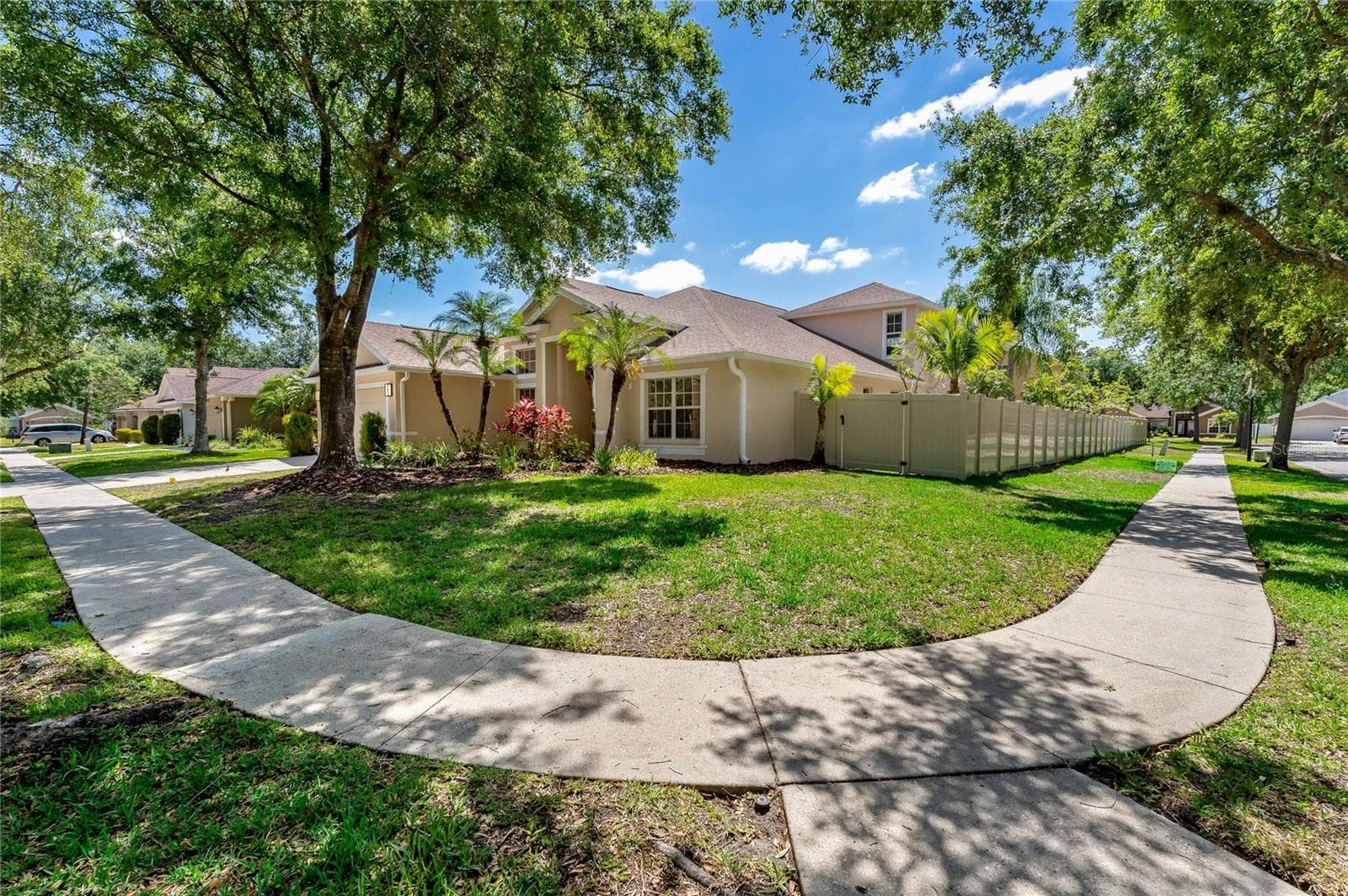 Single Family Residence at 8211 CANYON CREEK WAY, TAMPA, photo 7 of 78