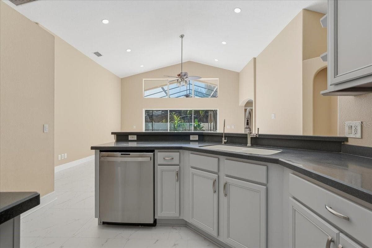 Single Family Residence at 8211 CANYON CREEK WAY, TAMPA, photo 15 of 78