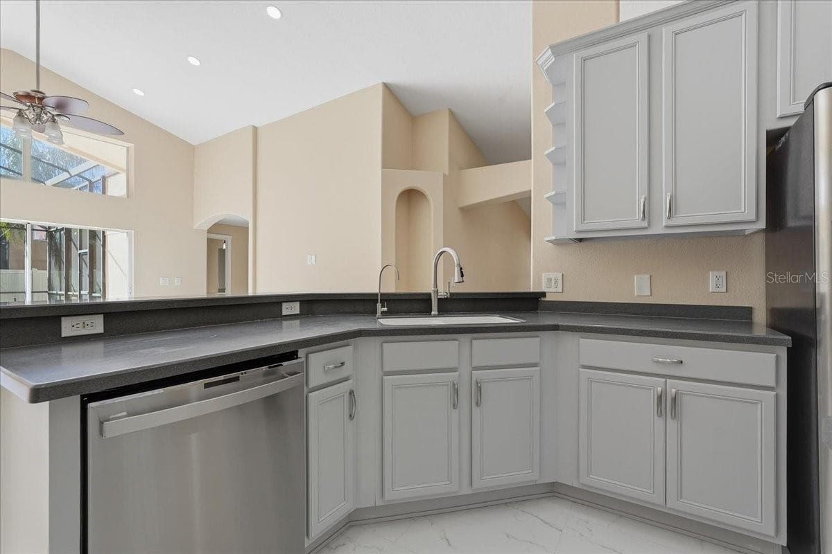 Single Family Residence at 8211 CANYON CREEK WAY, TAMPA, photo 16 of 78