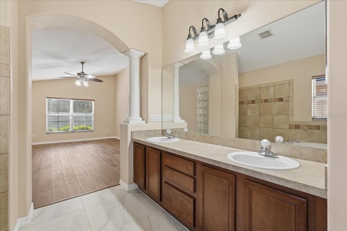 Single Family Residence at 8211 CANYON CREEK WAY, TAMPA, photo 34 of 78