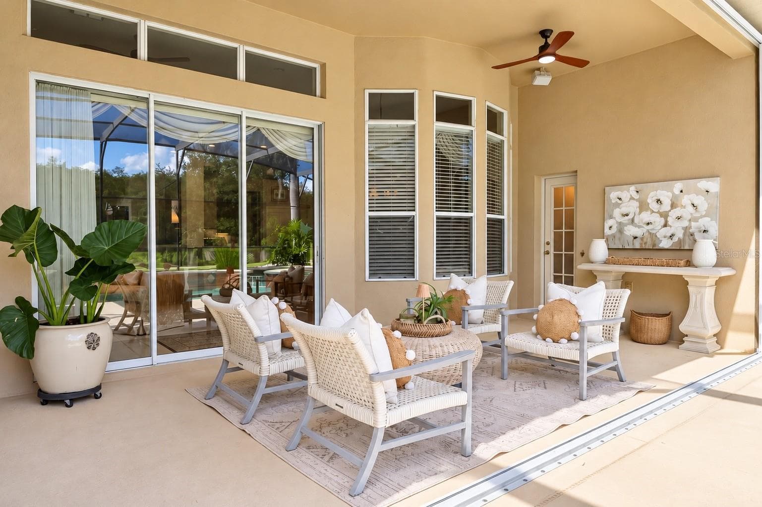 STUNNING, SPACIOUS COVERED LANAI FEATURING SOARING CEILINGS, BEAUTIFUL ARCHITECTURAL DETAILS, AND A CEILING FAN, CREATING THE PERFECT SPACE FOR RELAXING, ENTERTAINING, AND ENJOYING FLORIDA'S INDOOR-OUTDOOR LIFESTYLE! - 14542 RIVIERA POINTE DR, ORLANDO