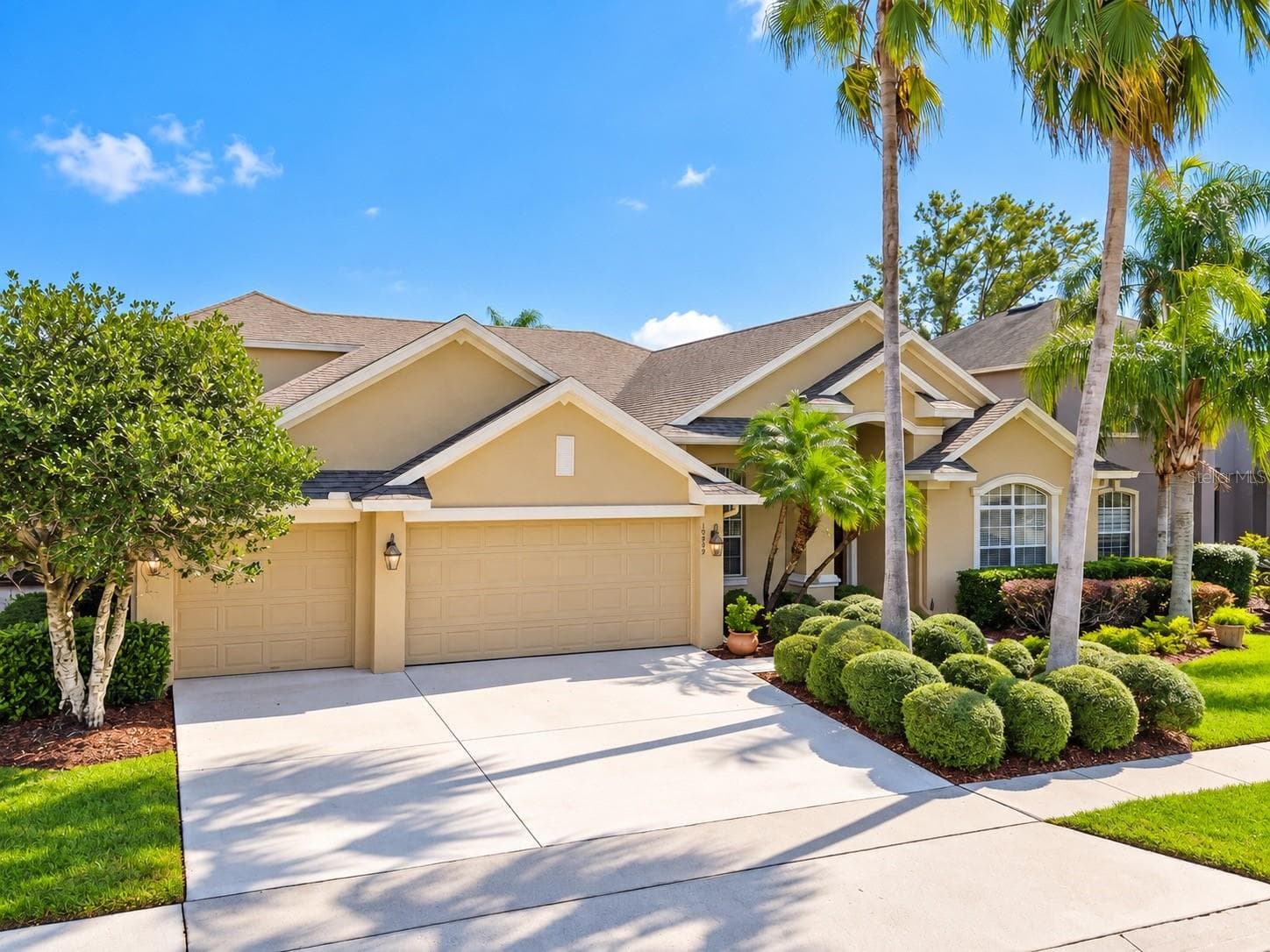 WELCOME HOME TO THIS STUNNING 5-BEDROOM, 3-BATHROOM POOL HOME IN THE DESIRABLE GATED COMMUNITY OF EASTWOOD! Featuring a SPACIOUS 3-CAR GARAGE, beautiful architectural details, lush tropical landscaping, mature palm trees, and meticulously manicured grounds, this home offers EXCEPTIONAL CURB APPEAL and a warm, inviting entrance that is sure to impress! - 14542 RIVIERA POINTE DR, ORLANDO