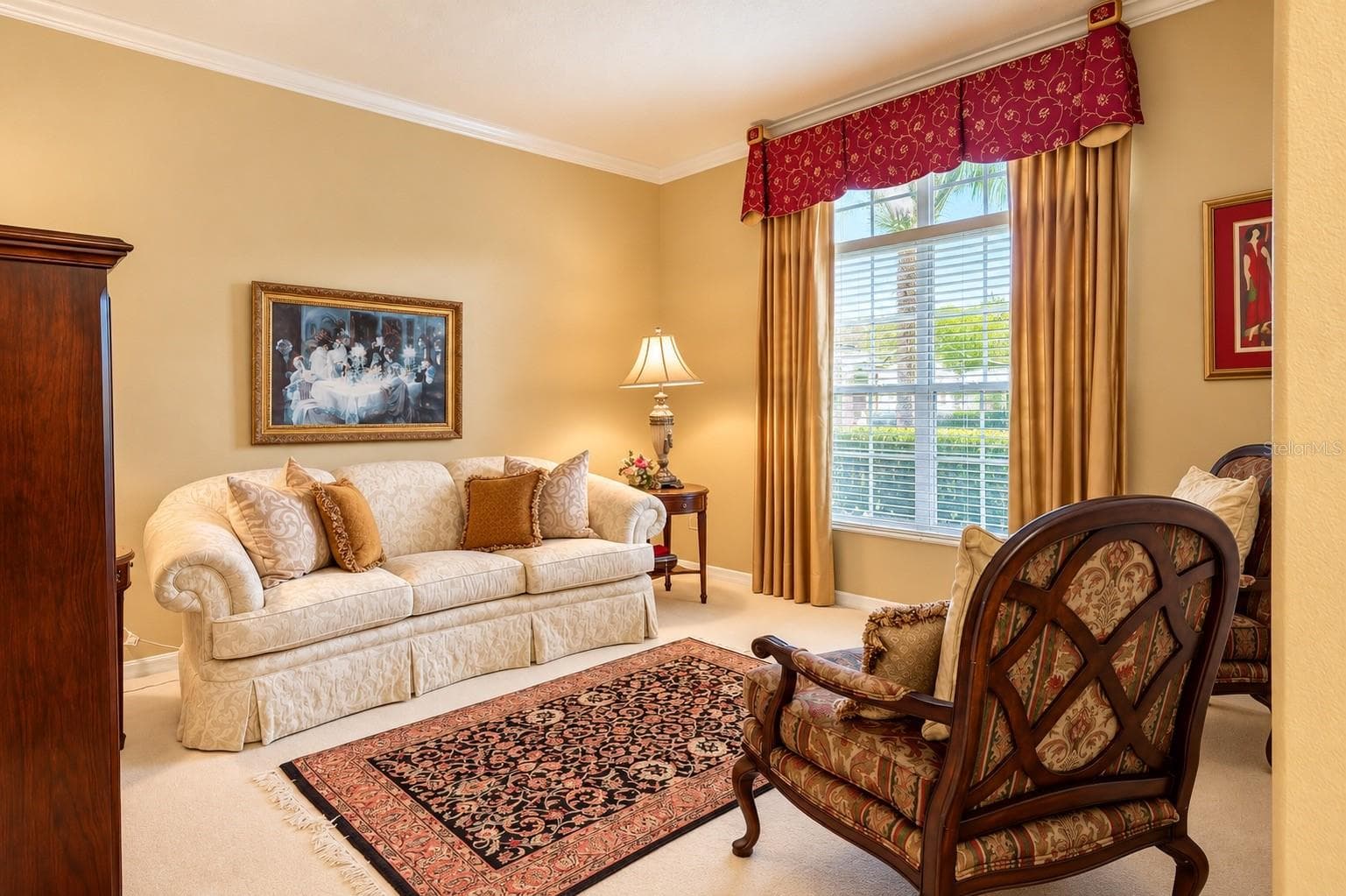 BEAUTIFUL AND INVITING FORMAL LIVING ROOM FEATURING ELEGANT CROWN MOLDING, HIGH CEILINGS, AND A LARGE WINDOW THAT FILLS THE SPACE WITH NATURAL LIGHT! This charming room offers the perfect setting for welcoming guests, enjoying quiet conversations, or creating a cozy sitting area to relax and unwind! - 14542 RIVIERA POINTE DR, ORLANDO
