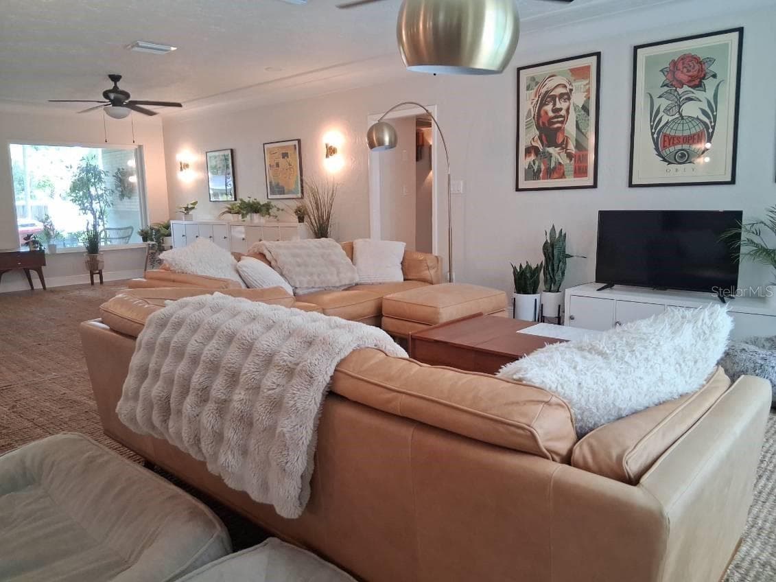Single Family Residence at 8220 YARDLEY AVE N, ST PETERSBURG, photo 5 of 61