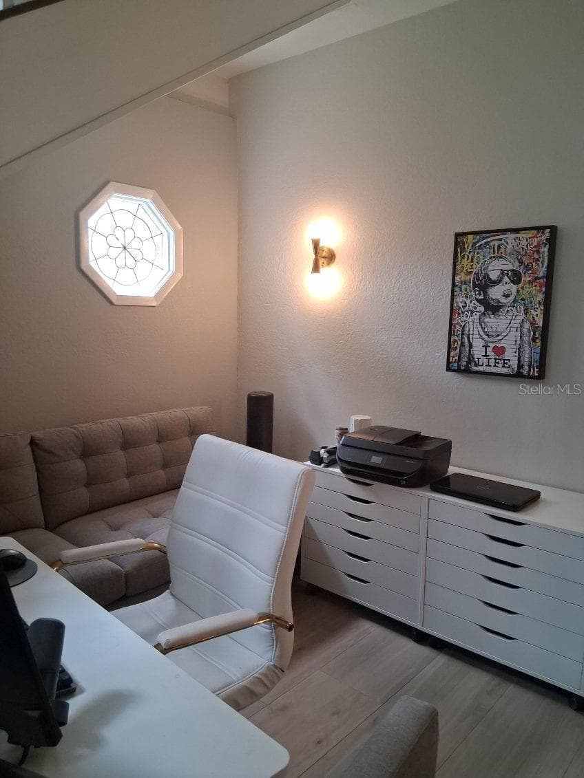 So much natural light in this house - 8220 YARDLEY AVE N, ST PETERSBURG