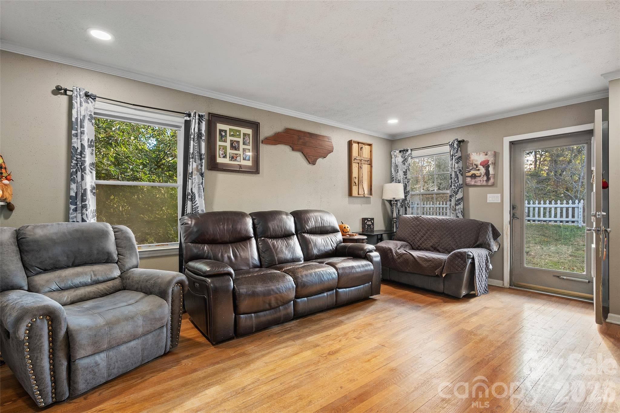 Single Family Residence at 213 Oakmont Drive, Canton, photo 9 of 28