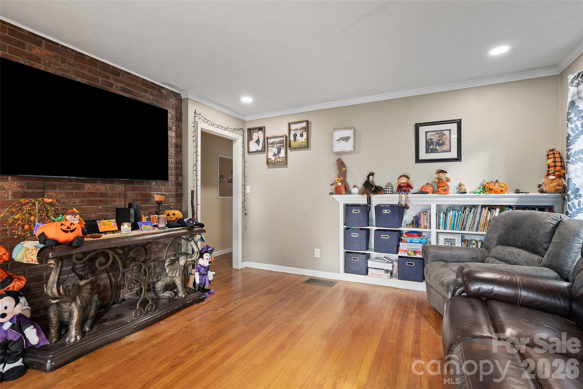Single Family Residence at 213 Oakmont Drive, Canton, photo 10 of 28