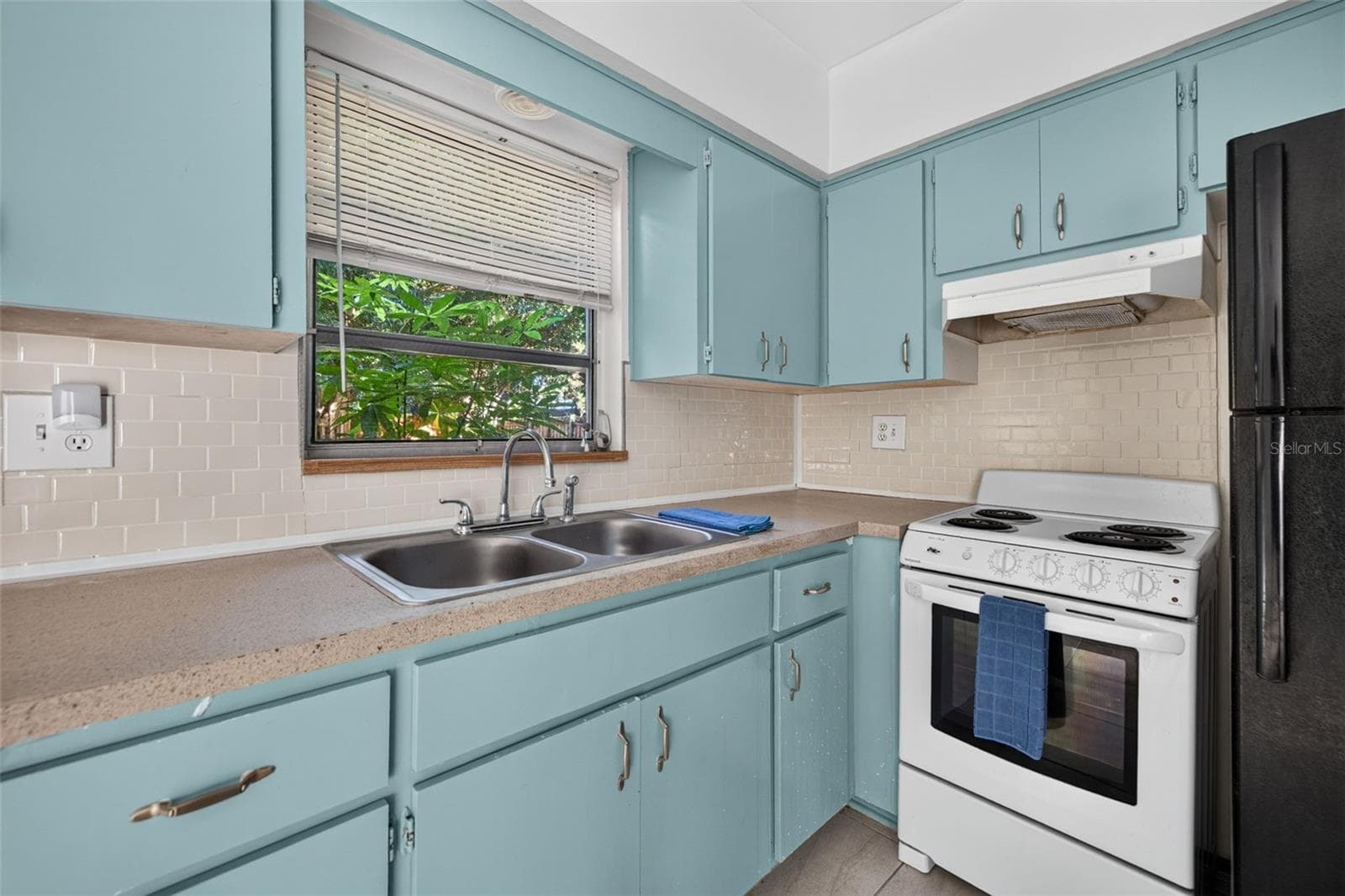 Single Family Residence at 1835 WEST DR, CLEARWATER, photo 12 of 23