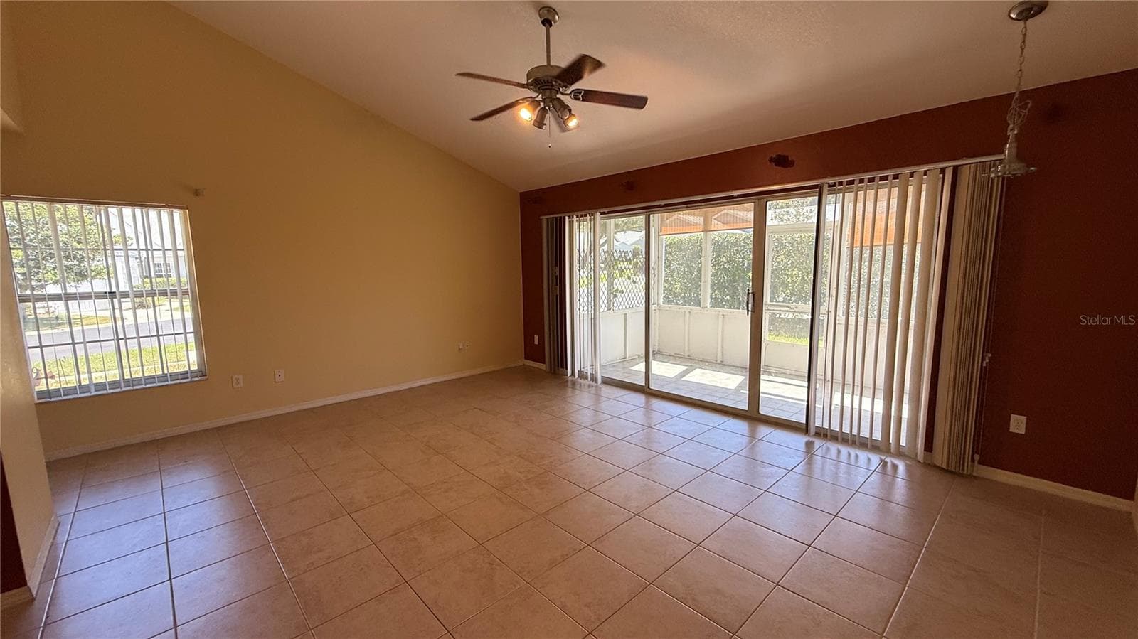 Living room - 2312 SW 20TH CT, OCALA
