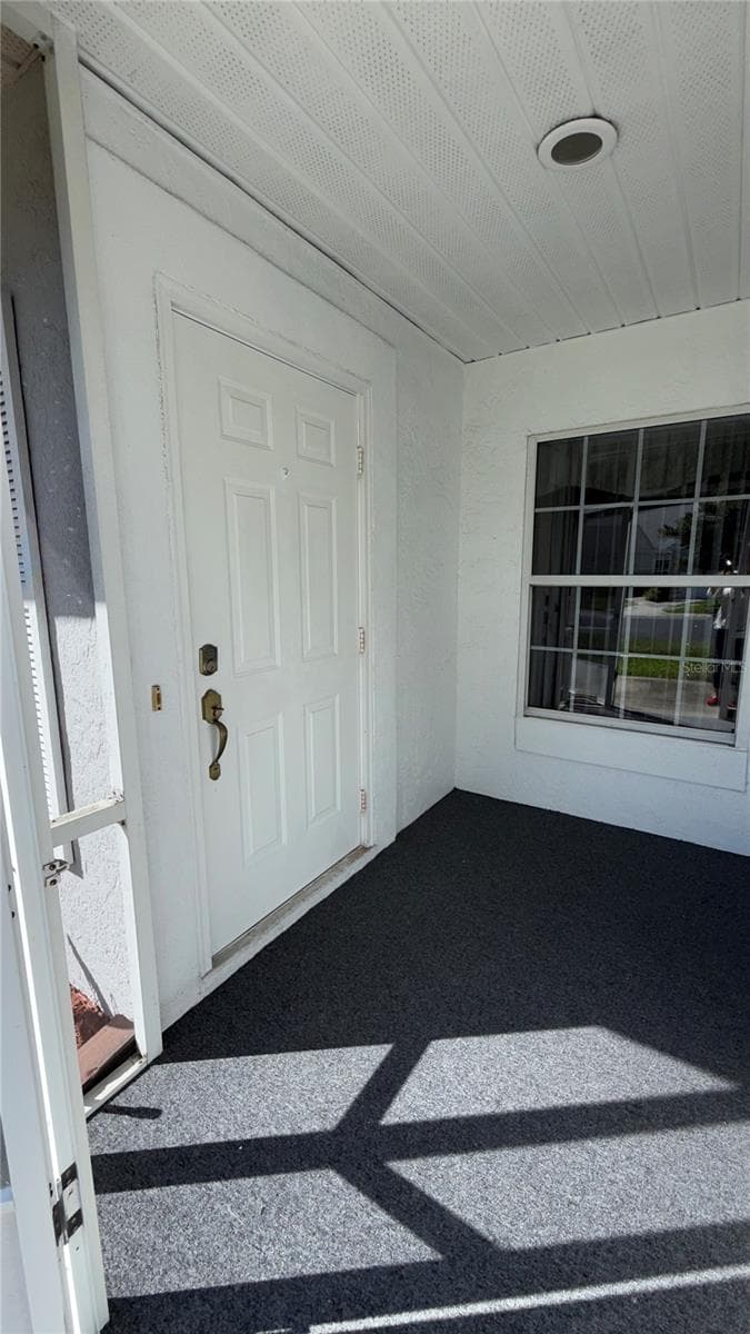 Front Covered / Screened Entry Porch with Brand New Indoor outdoor Carpet - 2312 SW 20TH CT, OCALA
