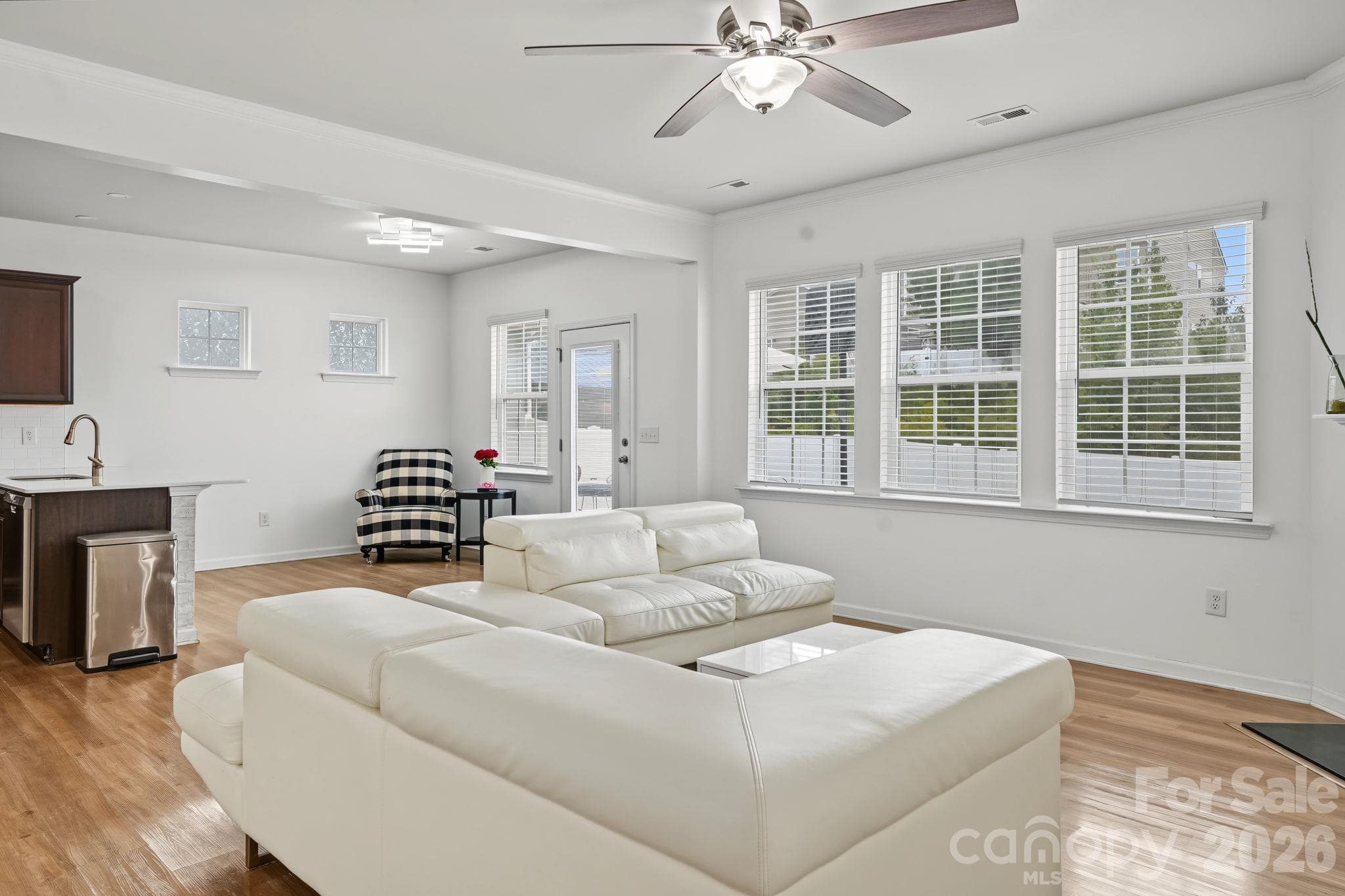 Single Family Residence at 1122 Loggerhead Drive, Lancaster, photo 11 of 45