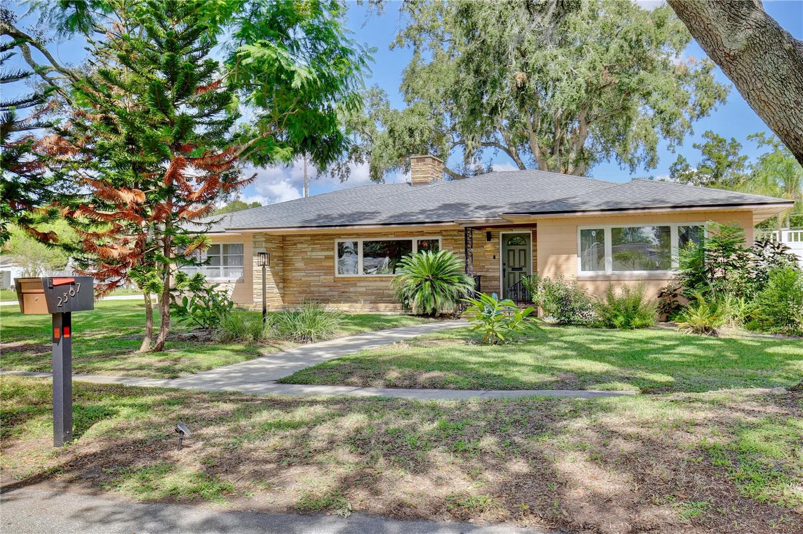 Single Family Residence at 2387 WASHINGTON RD, MOUNT DORA, photo 2 of 67