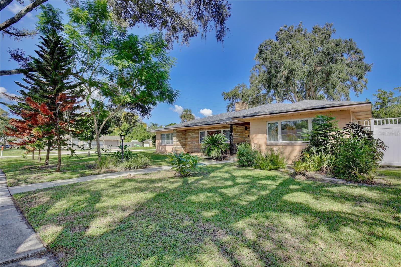 Single Family Residence at 2387 WASHINGTON RD, MOUNT DORA, photo 3 of 67