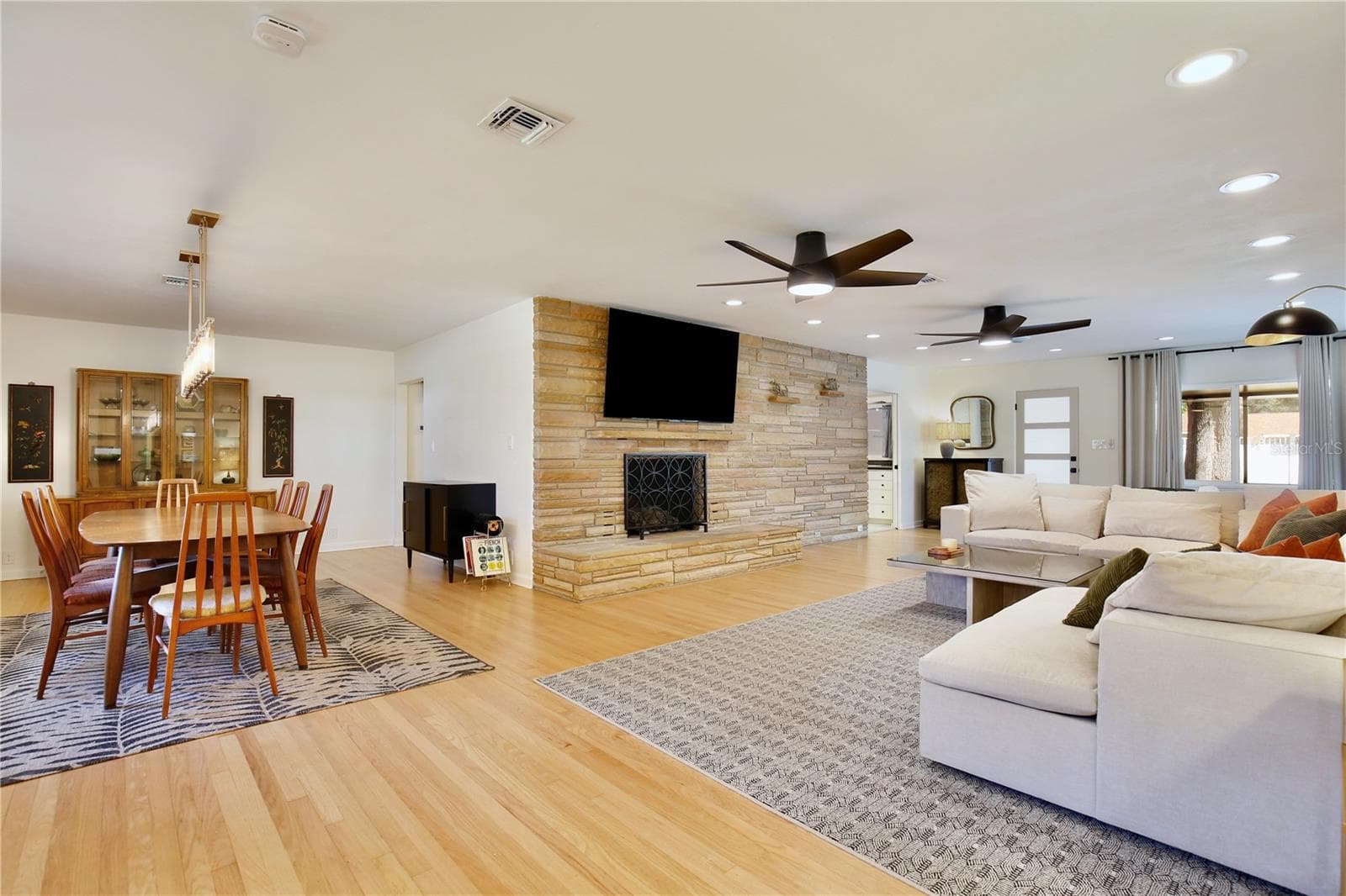 Single Family Residence at 2387 WASHINGTON RD, MOUNT DORA, photo 6 of 67