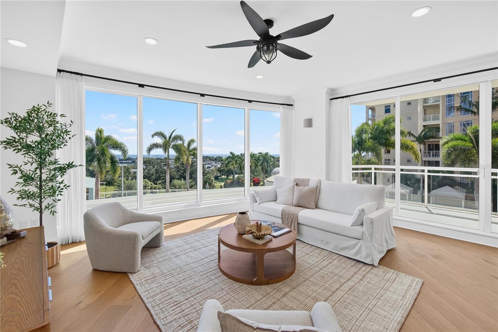 Family Room - 180 BEACH DR NE #502, ST PETERSBURG