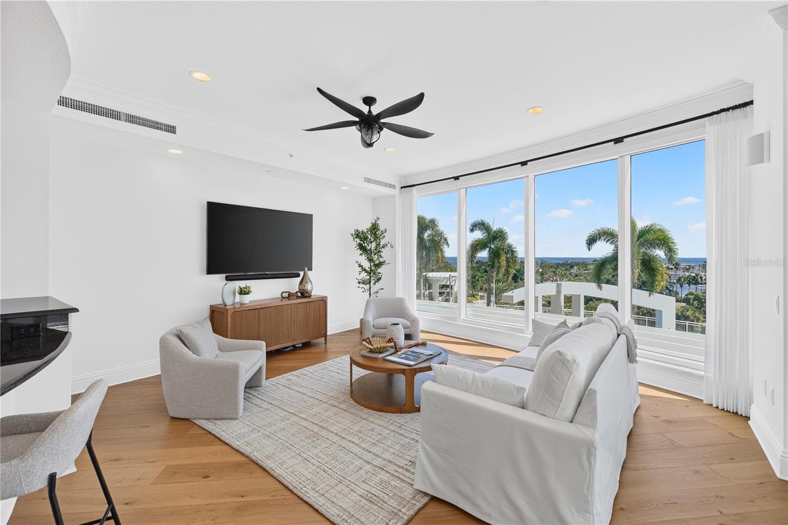 Family Room - 180 BEACH DR NE #502, ST PETERSBURG